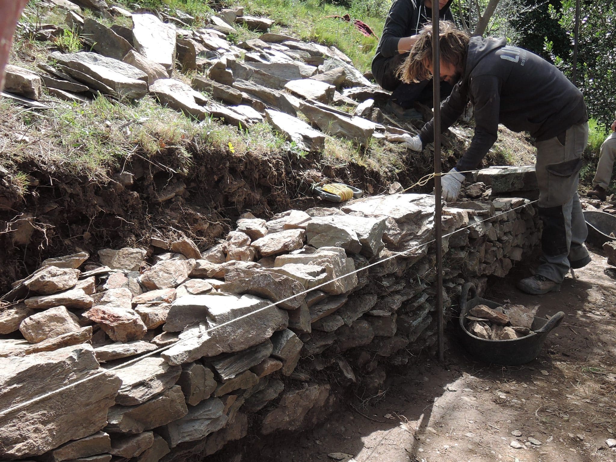 Construire un mur en pierre sèche les étapes Concept Déco