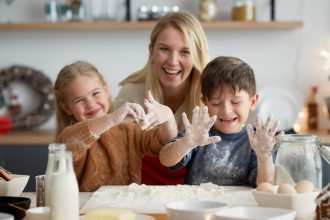 Tout savoir sur l’avantage d’une cuisine équipée pour pâtisser avec les enfants !